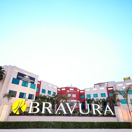 Bravura Gold Resort Мирут Екстериор снимка