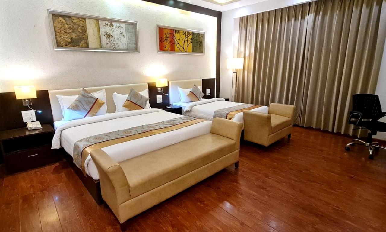 Bravura Gold Resort Мирут Екстериор снимка