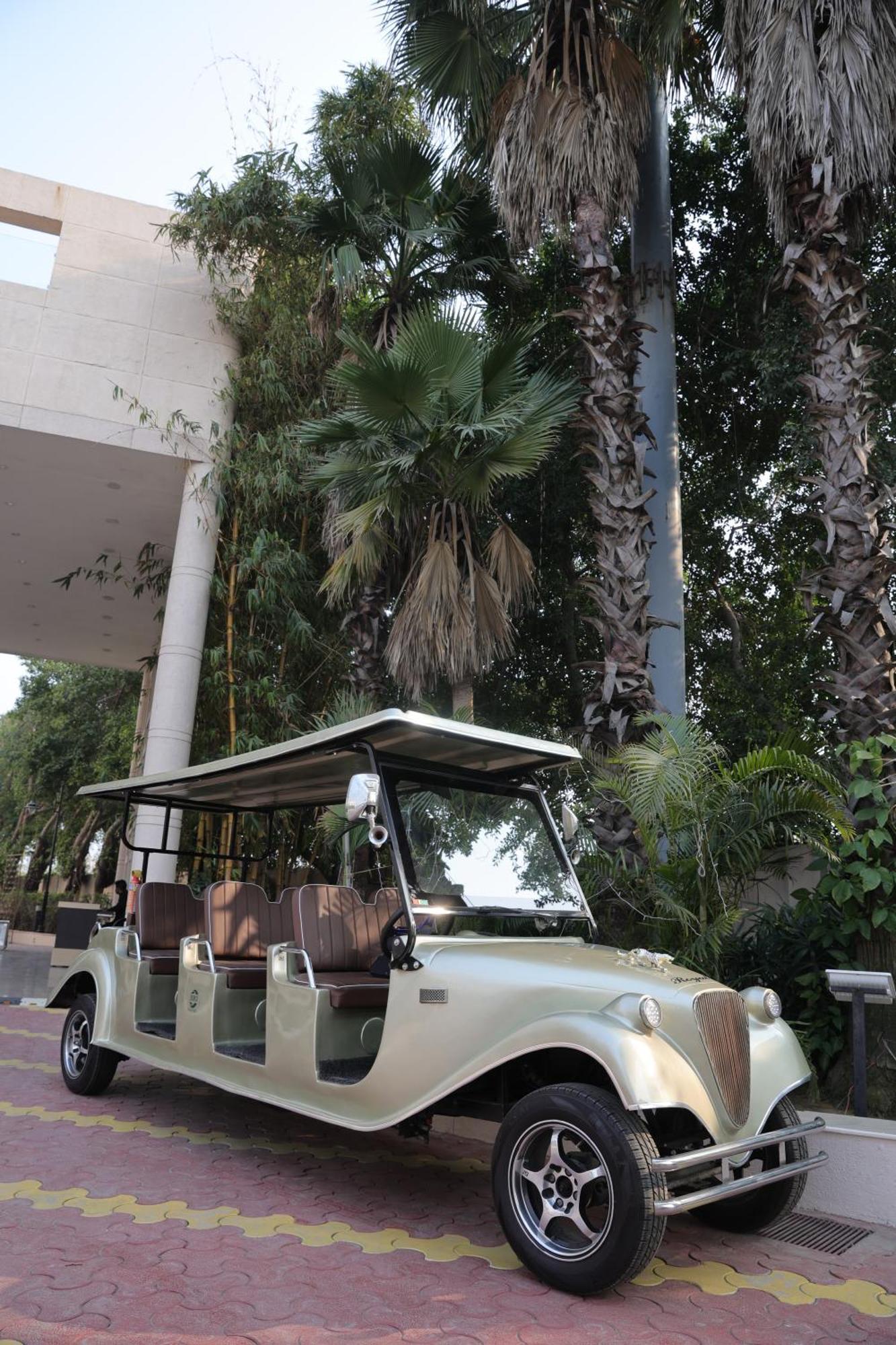 Bravura Gold Resort Мирут Екстериор снимка