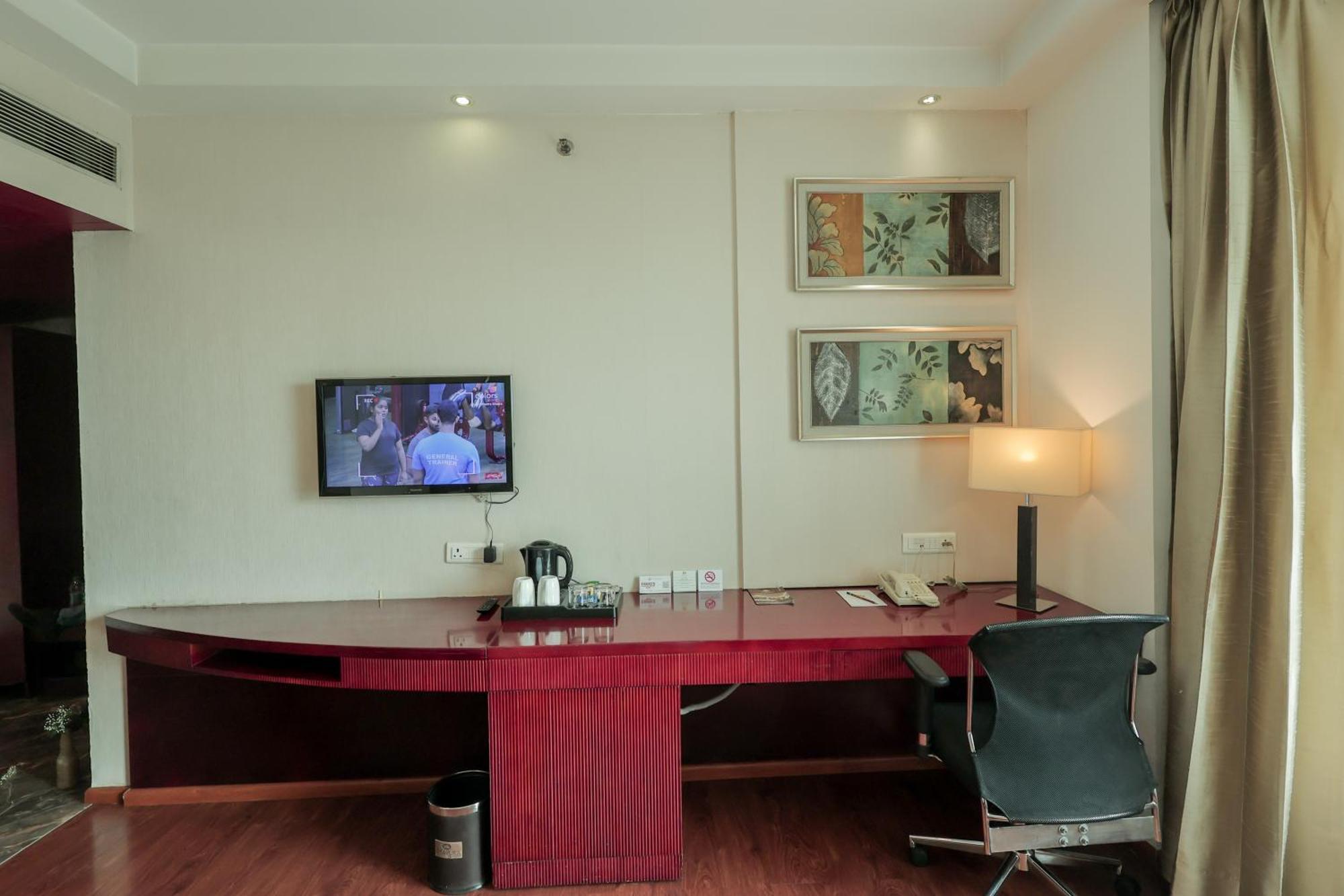 Bravura Gold Resort Мирут Екстериор снимка